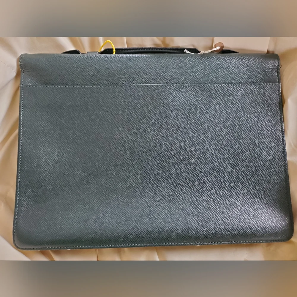 Fantastic Louis Vuitton dark green taiga leather briefcase